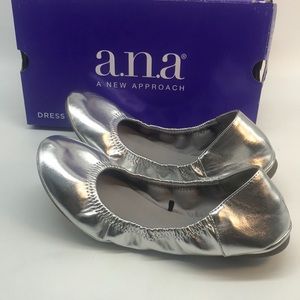 a.n.a Joy Ballet Flats Round Toe Womenś memory Foam 8 M
